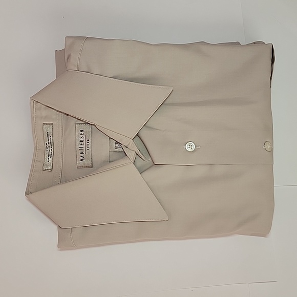Van Heusen  Men's Dress Shirt Regular Fit Poplin Solid/ 15.5 ( 32/33). - Picture 9 of 11
